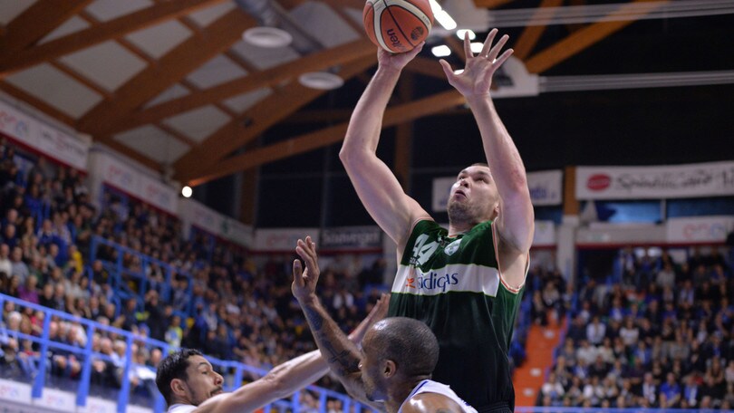 Avellino, Fesenko ai box per almeno altre due settimane