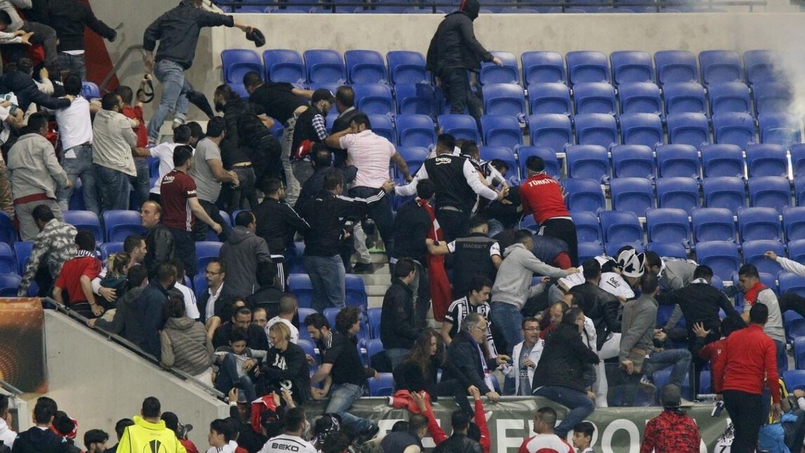 Europa League, Lione-Besiktas: scontri tra tifosi allo stadio Parc OL