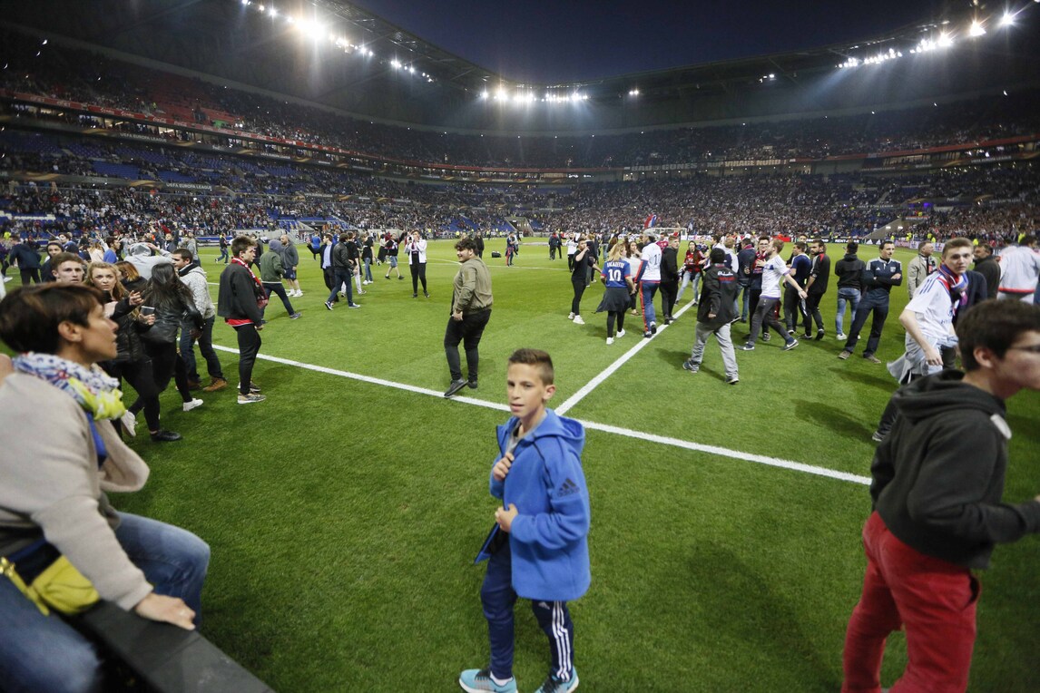 Lione-Besiktas: 12 arresti e 7 feriti dopo gli scontri della notte di Europa League