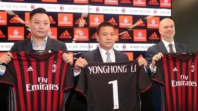 Presentato il nuovo Milan. Fassone: «Rinnovo Donnarumma è prioritario. Montella ci piace molto»