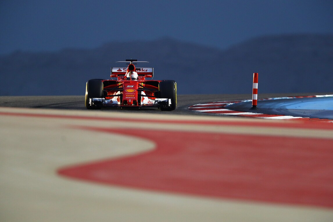 F1 Bahrain: Mercedes in prima fila, Vettel carico