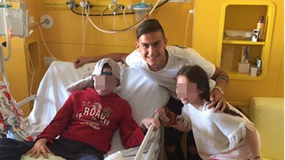 Dybala, Pasqua in ospedale con i bambini