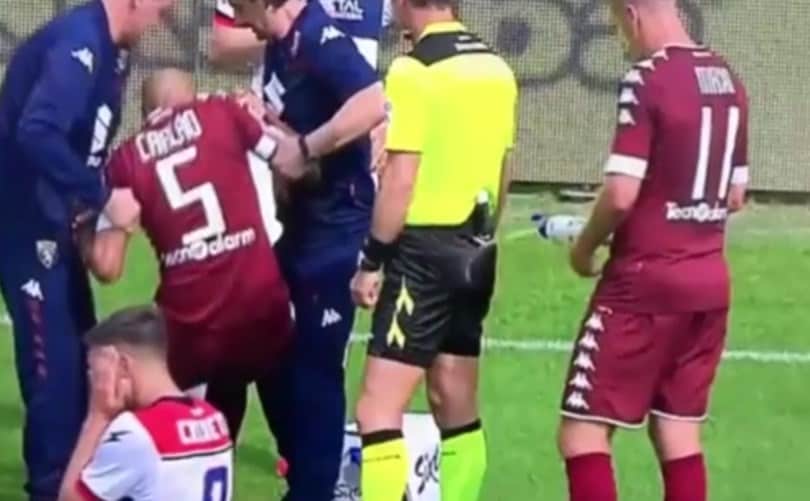 Torino, il "dispetto" di Maxi Lopez all'arbitro: acqua sui pantaloncini