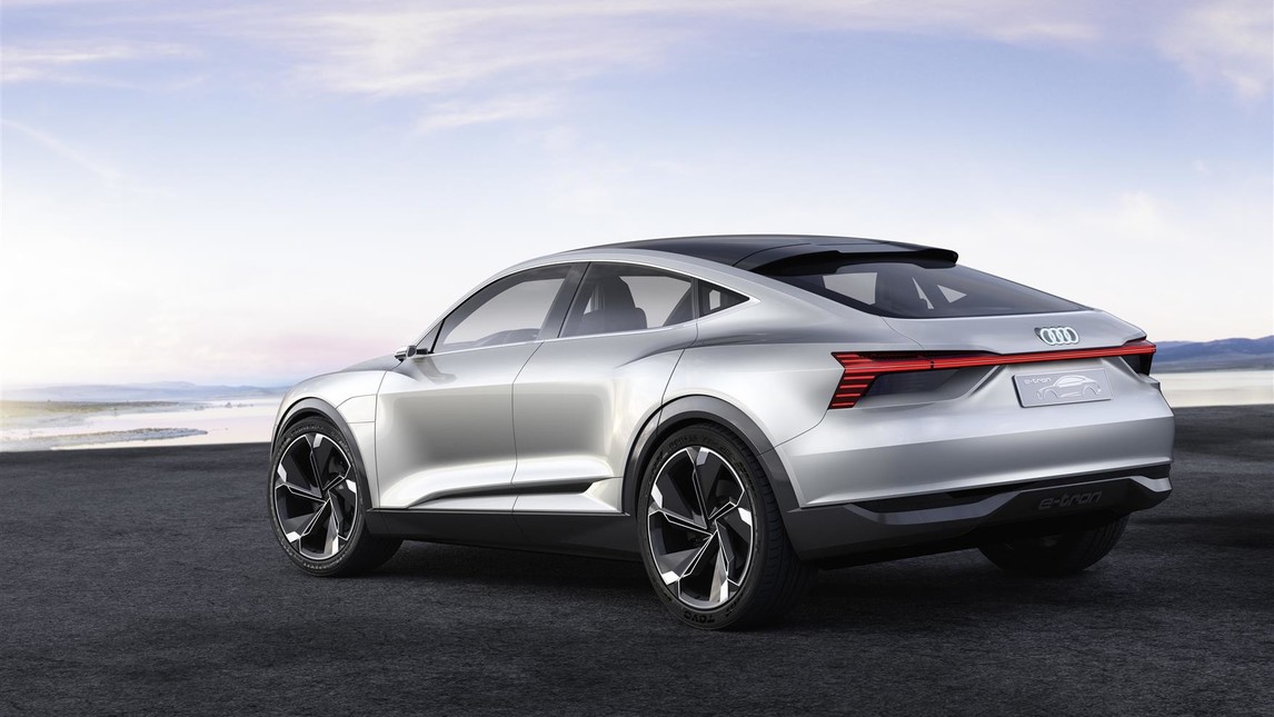 Audi e-tron Sportback concept: foto