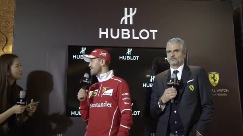 Sebastian Vettel e Maurizio Arrivabene di Scuderia Ferrari alla boutique Hublot di Shanghai