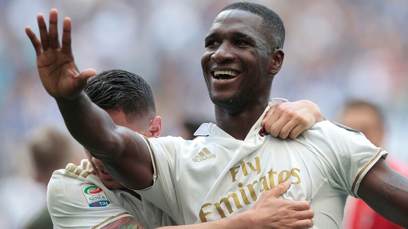 Serie A Milan, Zapata: «La maglia del derby? L'ho regalata al presidente Li»