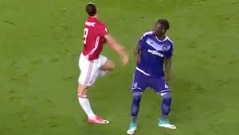 Ibrahimovic, infortunio shock contro l'Anderlecht FOTO