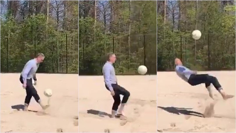 La classe di Marco Van Basten: che rovesciata a 52 anni!