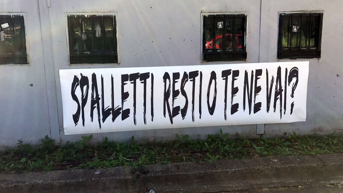 «Spalletti resti o te ne vai?»: striscione a Trigoria