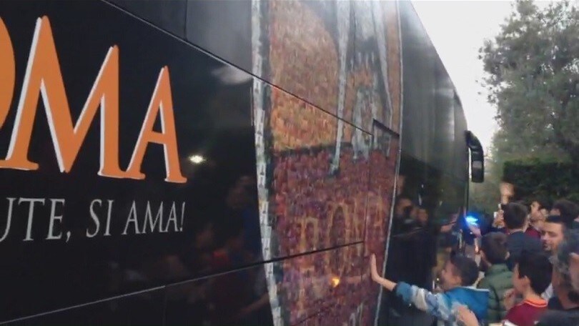 Roma, tifosi in delirio: che accoglienza a Pescara!