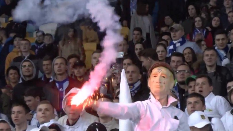Dinamo Kiev, coreografia razzista in stile Ku Klux Klan