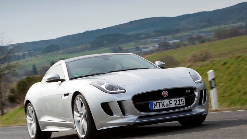 Jaguar F-Type Coupé: foto e prezzi