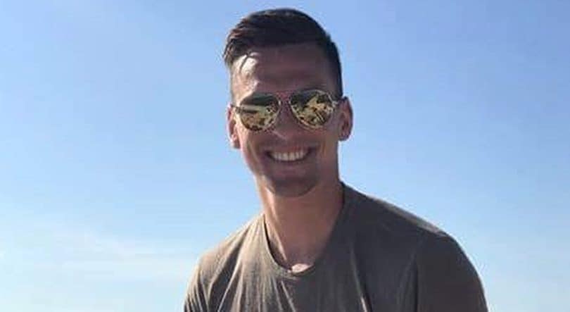 Napoli, Milik al mare. L'ironia dei tifosi: «Occhio agli scogli»