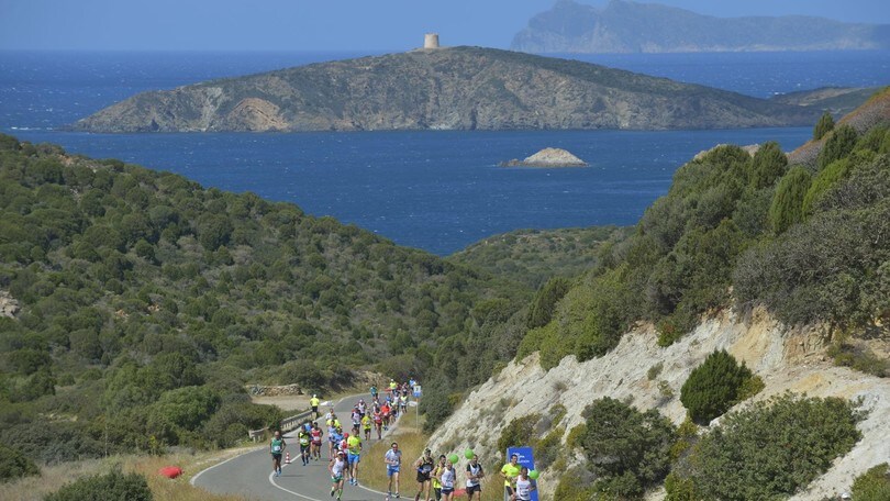 Chia Laguna Half Marathon: dal blu del mare al rosa