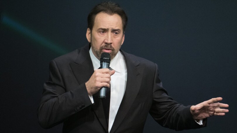 Nicolas Cage si rompe una caviglia sul set