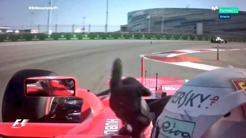 Massa chiude Vettel che risponde con il dito medio