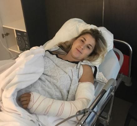 Bencic operata: foto dall'ospedale, sarà fuori alcuni mesi