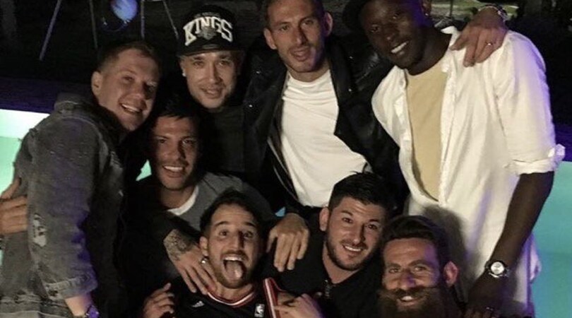 Roma, Nainggolan compie 29 anni: alla festa anche Totti e Moscardelli