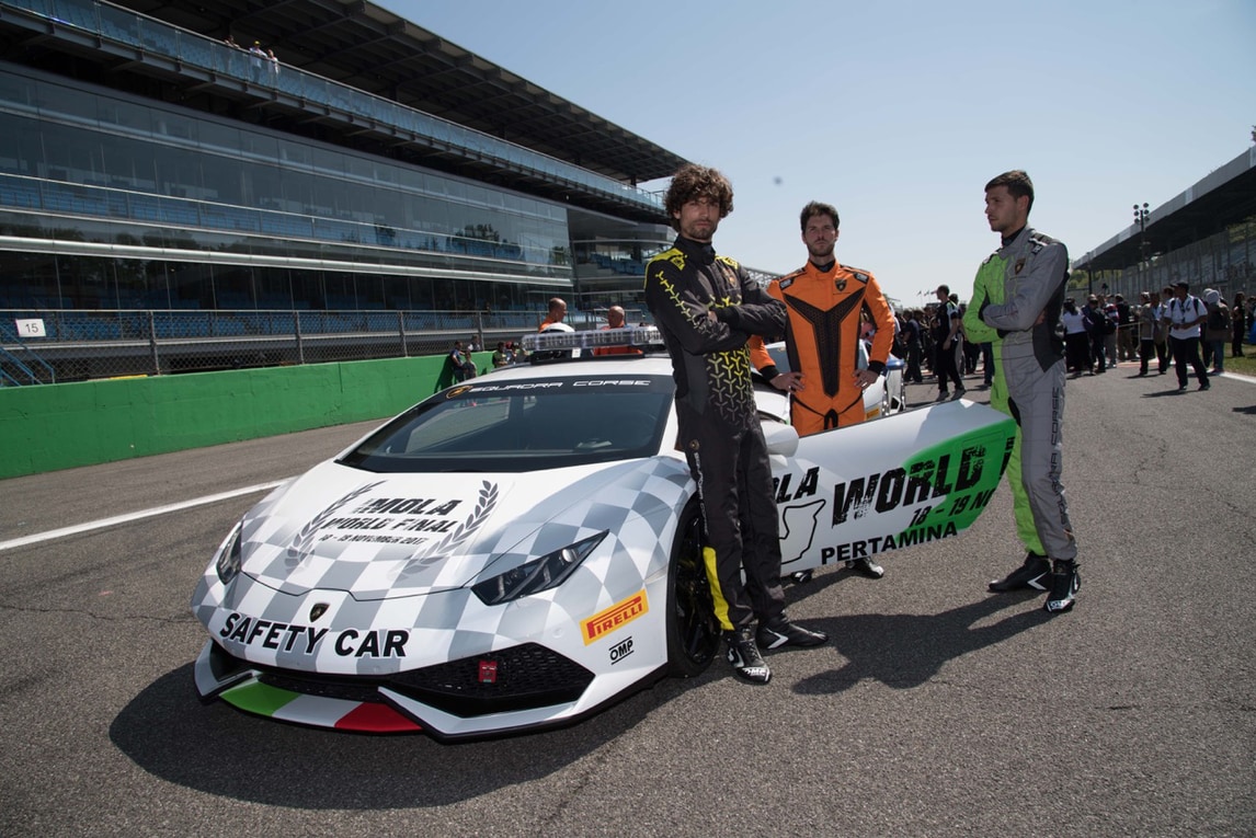 Le tute pilota di Automobili Lamborghini