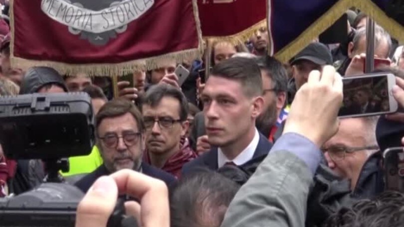 Torino, Belotti a Superga legge i nomi dei Caduti