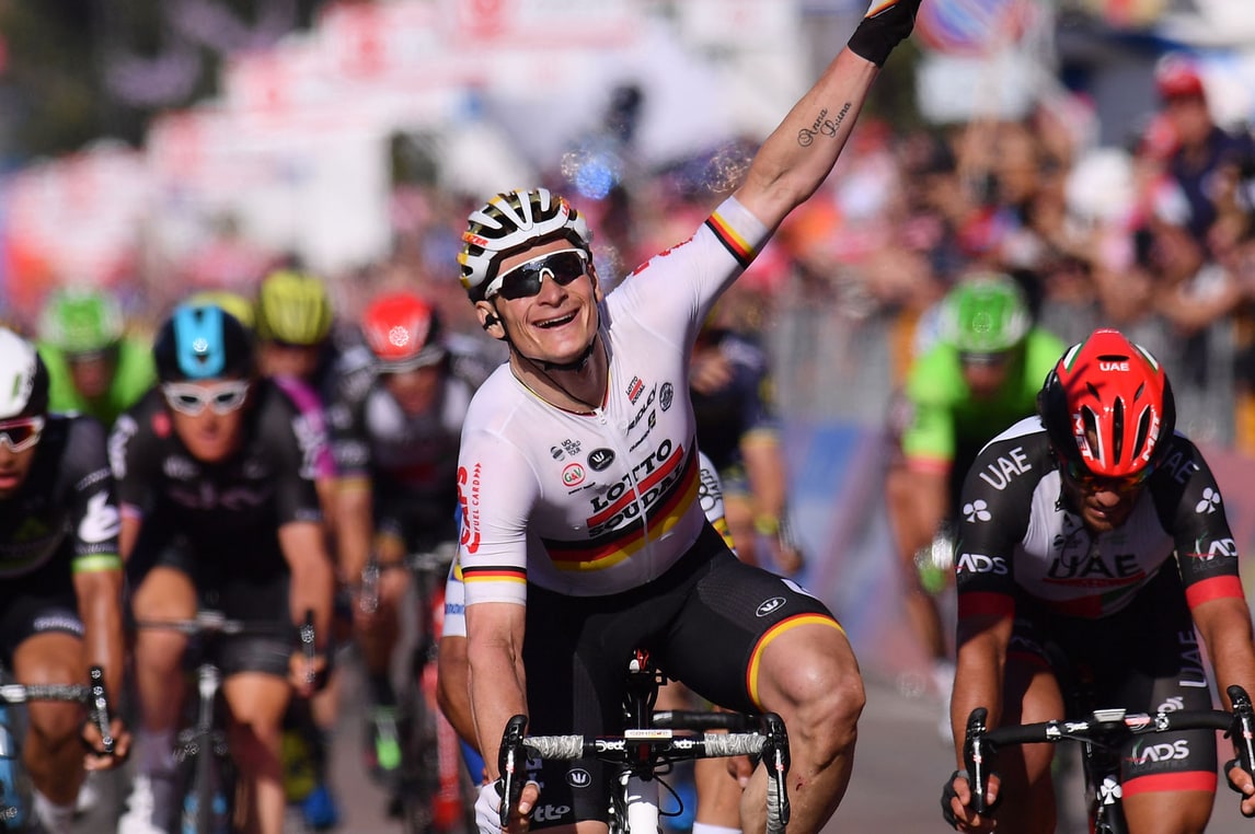 Giro d'Italia, seconda tappa e maglia rosa a Greipel