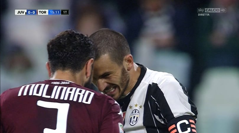 Juventus-Torino, Molinaro salva su Bonucci: testata amichevole tra i due giocatori