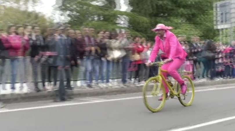 Giro d'Italia, l'invasione 'in rosa' spopola sul web