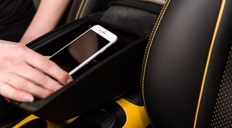 Telefono alla guida, Nissan brevetta la "gabbia"