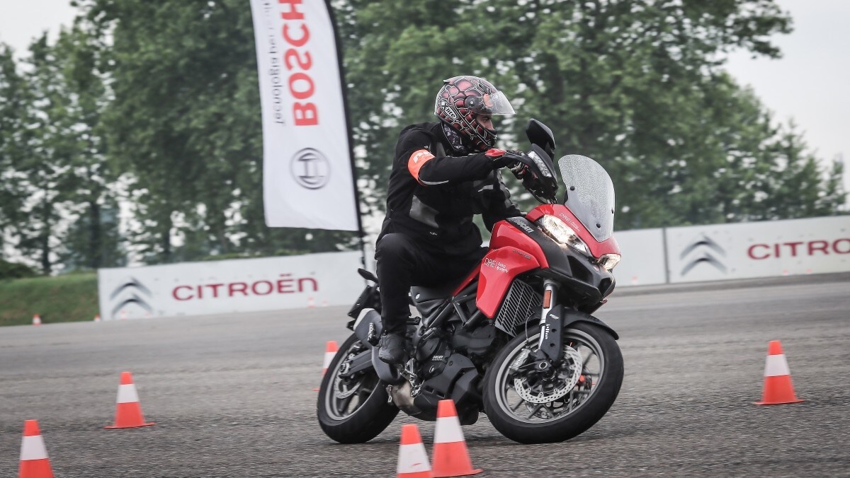 Sulla moto in sicurezza con Ducati e Bosch: i corsi DRE Safety