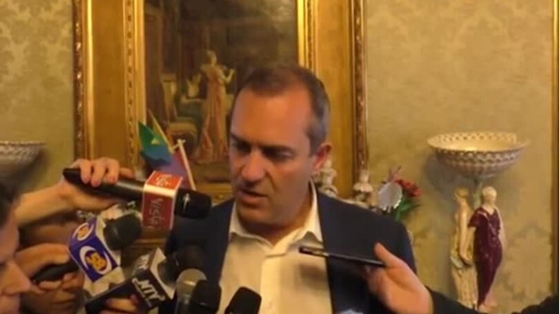 De Magistris: "Stiamo facendo il massimo per lo stadio"