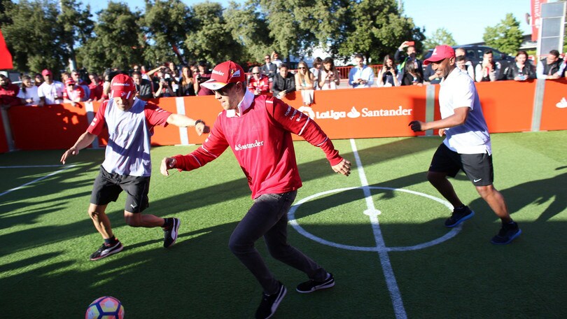 Formula 1, a Montmelò Vettel si dà al calcio