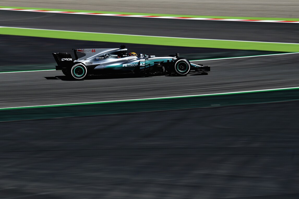 F1, Spagna: Mercedes domina prime libere, Ferrari inseguono