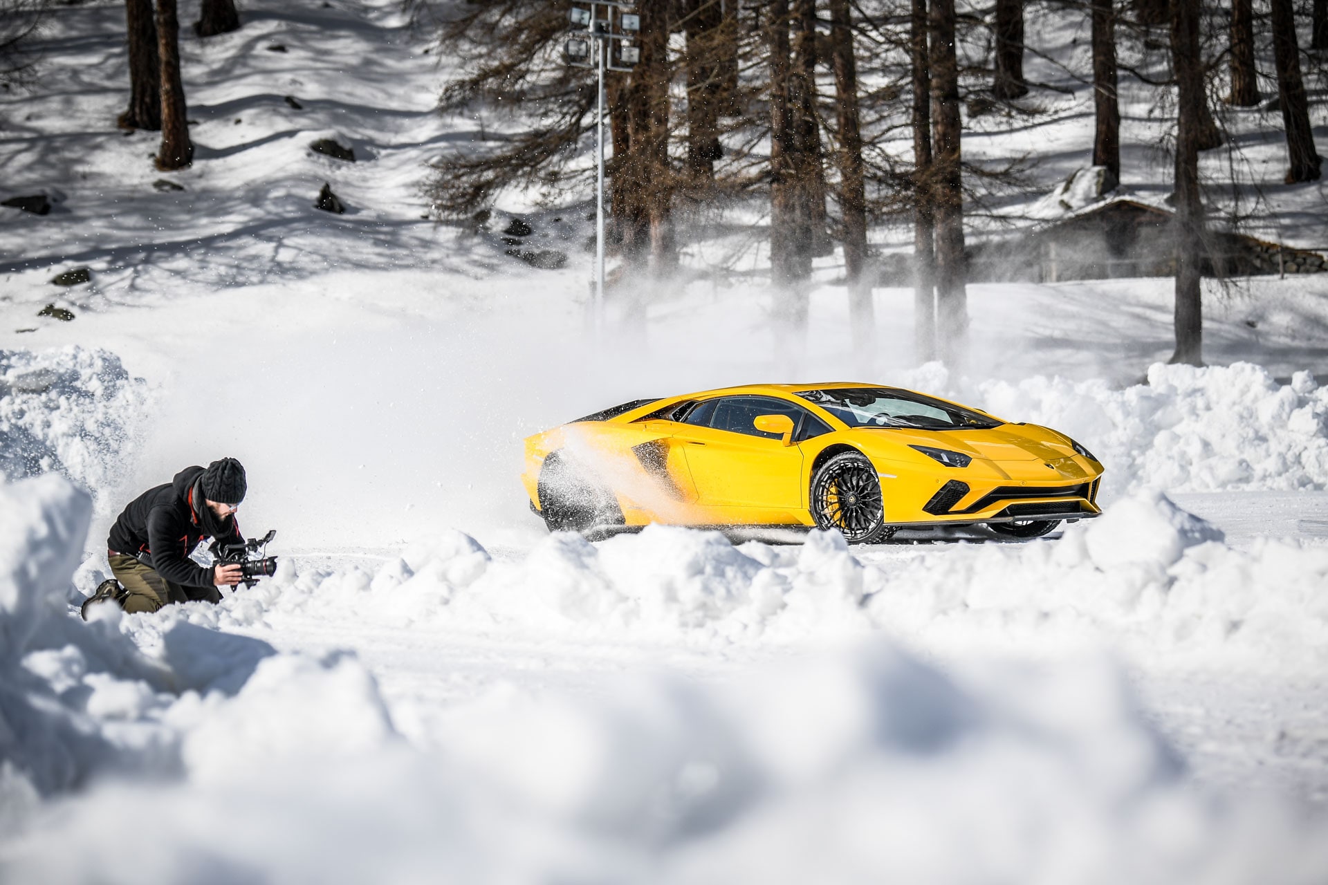 Lamborghini Aventador S, un mostro anche sul ghiaccio