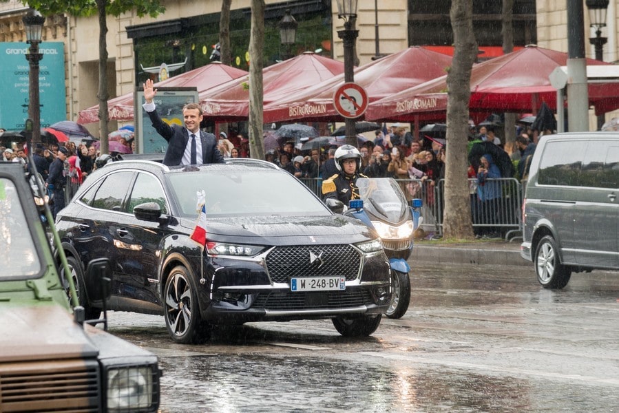 DS7 Crossback accompagna Macron all'Eliseo: foto