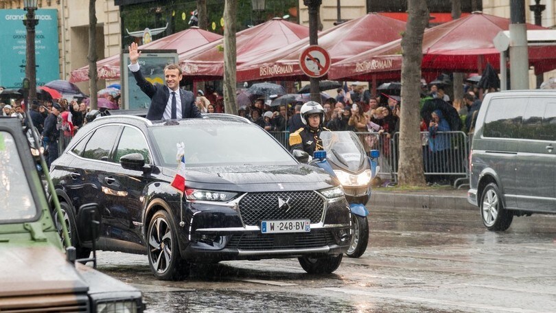 DS7 Crossback accompagna Macron all'Eliseo: foto