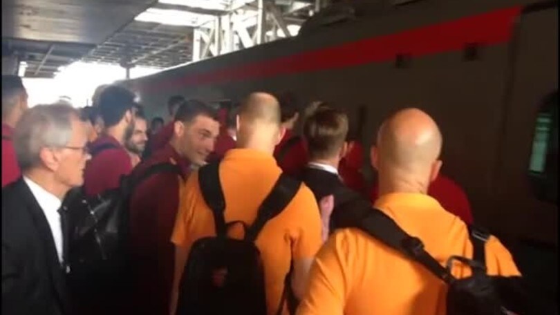 La Roma parte in treno per Verona