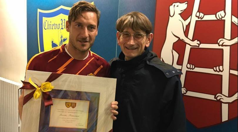 Il Chievo regala una targa a Totti