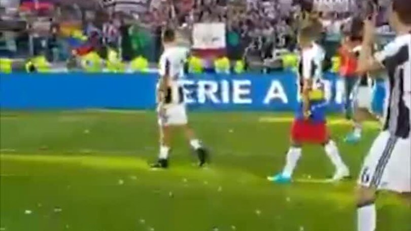 Juve, festa in campo per lo Scudetto!