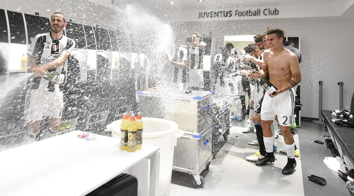 Party Juventus, lo champagne scorre a fiumi nello spogliatoio