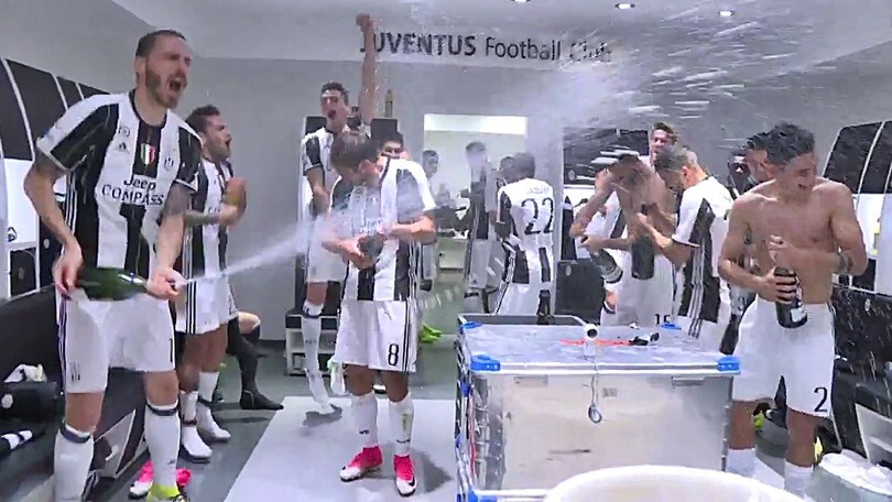 Juventus, festa Scudetto negli spogliatoi
