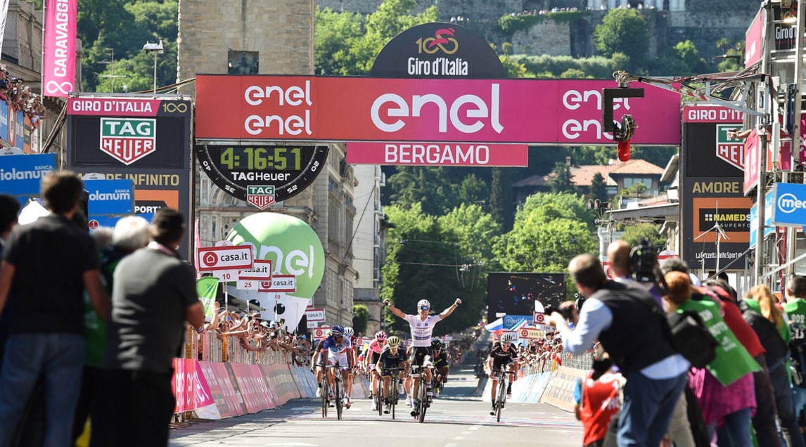 Giro d'Italia: festa Jungels a Bergamo, ma Dumoulin è sempre in rosa