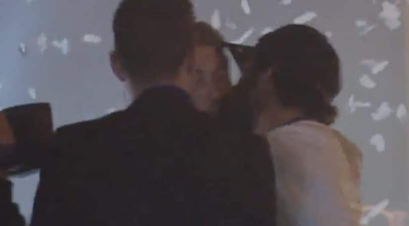 Real Madrid, festa "hot": Isco bacia Ramos sulle labbra