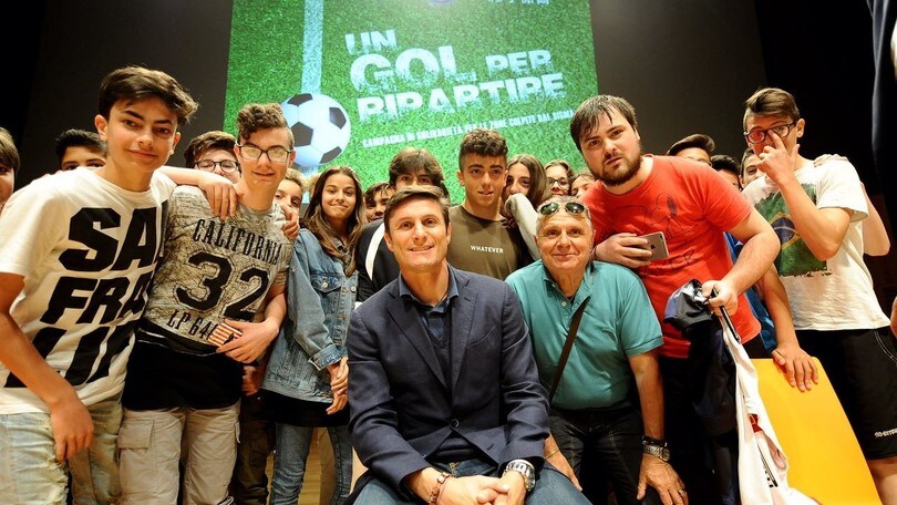 Zanetti a Tolentino tra i terremotati