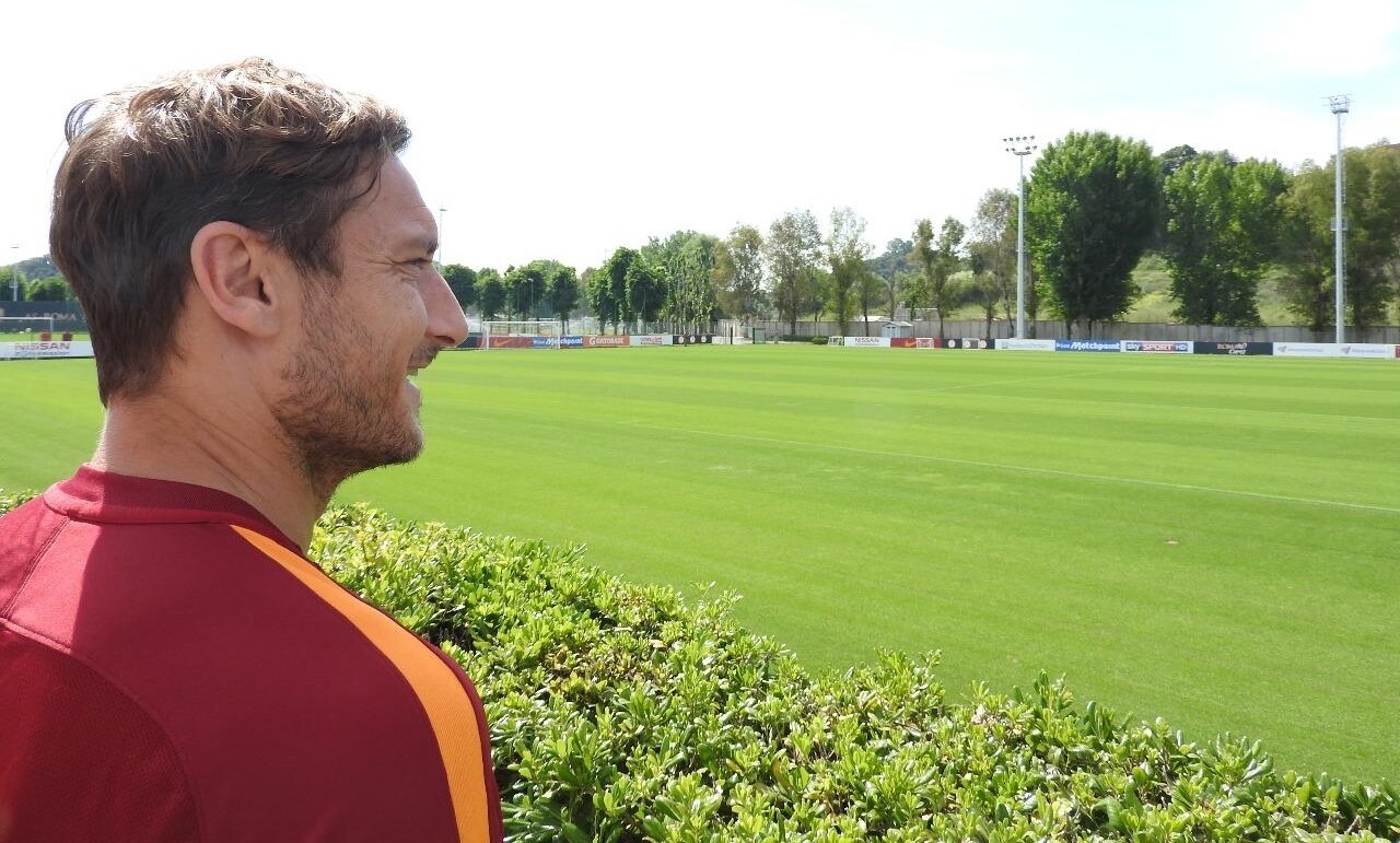 Totti: «Domenica potrò indossare per l'ultima volta la maglia della Roma»