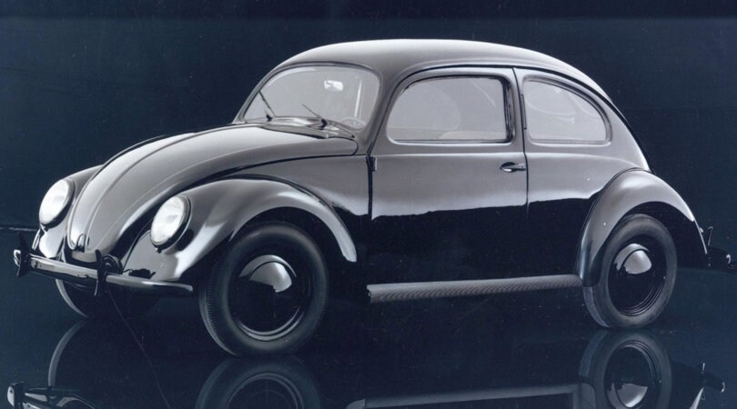 Volkswagen compie 80 anni: dal Maggiolino all'elettrica del popolo