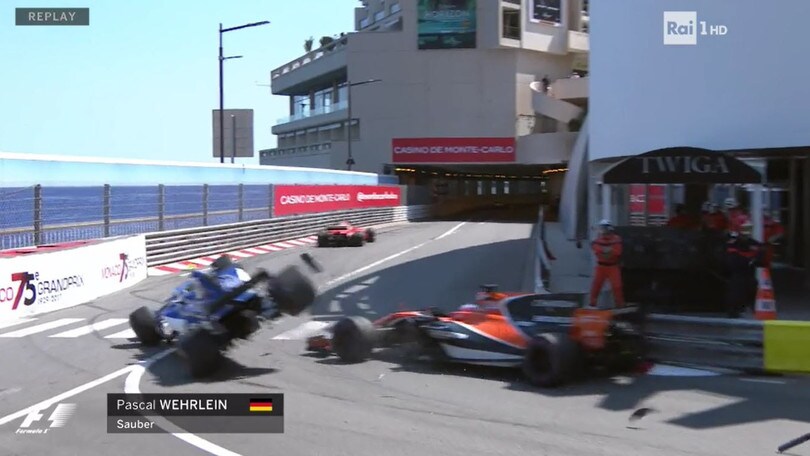 GP Montecarlo, clamoroso Wehrlein: la fotosequenza dell'incidente