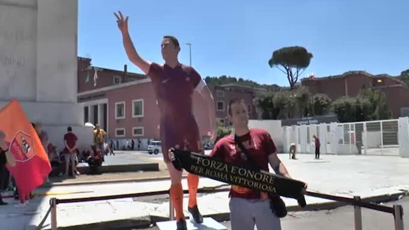 Roma: tifosi pronti per omaggiare Totti