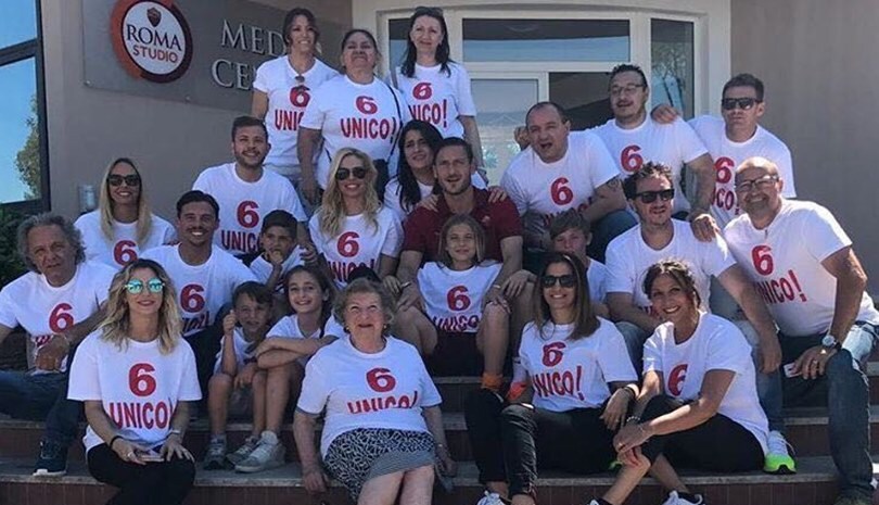 Totti, sorpresa di Ilary: foto con tutta la famiglia a Trigoria