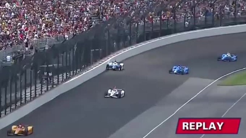 Indianapolis, spavento per Dixon: l’auto vola e prende fuoco