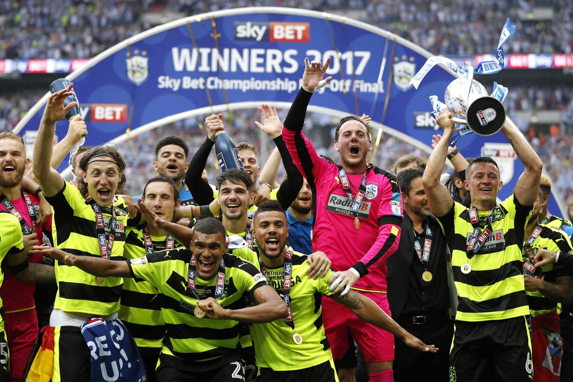 Huddersfield in Premier League, la festa per la promozione